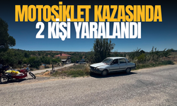 Motosiklet otomobile çarptı: 2 yaralı