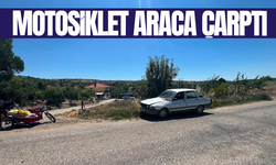 Motosiklet otomobile çarptı: 2 yaralı