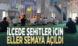 İlçede şehitler için eller semaya açıldı