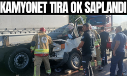 Manisa’da kamyonet tıra çarptı: 1’i ağır 2 yaralı
