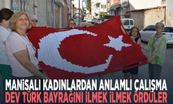 Manisalı kadınlardan anlamlı çalışma... Dev Türk bayrağını ilmek ilmek ördüler