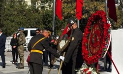 Manisa'da Zafer Kutlamaları Çelenk Sunumuyla Başladı