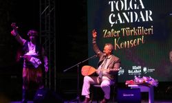 Tolga Çandar türküleriyle coşturdu