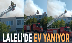 Laleli’de ev yanıyor