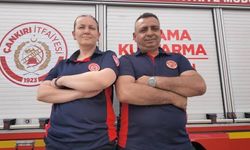 İtfaiyeci çift birlikte can kurtarıyor: Biri telsiz başında, diğeri olay yerinde görevini aşkla yapıyor
