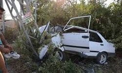 Elektrik direğine çarpan otomobil hurdaya döndü, sürücü ağır yaralandı