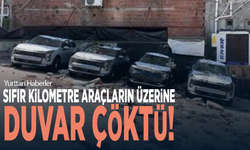 Sıfır kilometre araçların üzerine duvar çöktü!