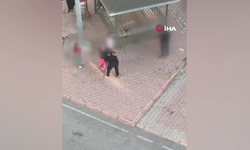 İki kadının saç başa kavgası kamerada
