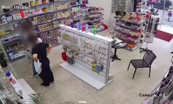 Önce takıları beğendi sonra da çaldı