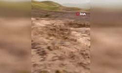 Sağanak sonrası mahelleyi su bastı