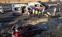 Feci kaza! Direksiyon hakimiyetini kaybetti, karşı şeritteki iki otomobile çarptı: 1 ölü, 7 yaralı