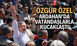 Özgür Özel Ardahan’da vatandaşlarla kucaklaştı