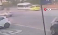 Freni patlayan minibüs taksiyi önüne kattı, direğe çarparak durabildi