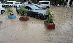 Çeşme’de şiddetli yağış hayatı olumsuz etkiledi