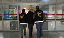MANİSA’da Mobilya Mağazasının Önündeki Türk Bayrağını Yere Atan Şüpheli Yakalandı