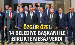 Özgür Özel, 14 Belediye Başkanı ile birlikte mesaj verdi