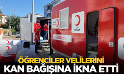Öğrenciler velilerini kan bağışına ikna etti