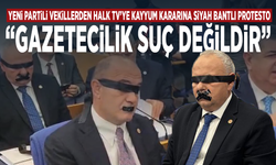 YENİ Partili vekillerden Halk TV’ye kayyum kararına siyah bantlı protesto: “Gazetecilik suç değildir”