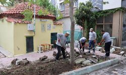 Şehzadeler’de tarihi yapının kaldırımına yenileme çalışması
