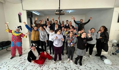 Özel çocuklara palyaçolu eğlence
