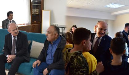 Vali Karadeniz depremzedelerin taleplerini dinledi