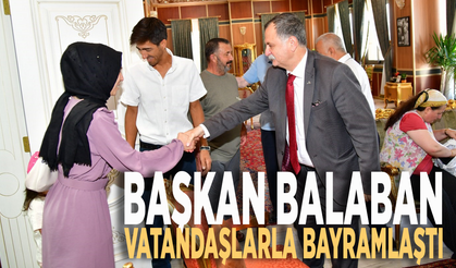 Başkan Balaban vatandaşlarla bayramlaştı