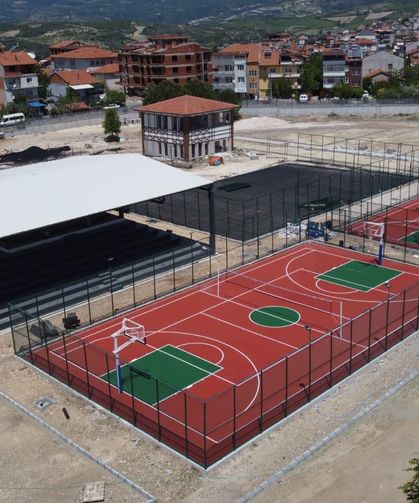 Demirci’de Yeni Spor Tesisi İnşaatı Devam Ediyor