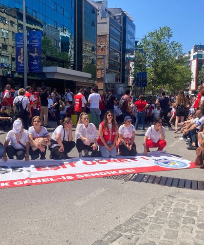 İzmir Büyükşehir'de, grev beşinci gününde işçilerin eylemi sürüyor