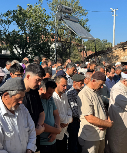 Camide ölen adam toprağa verildi