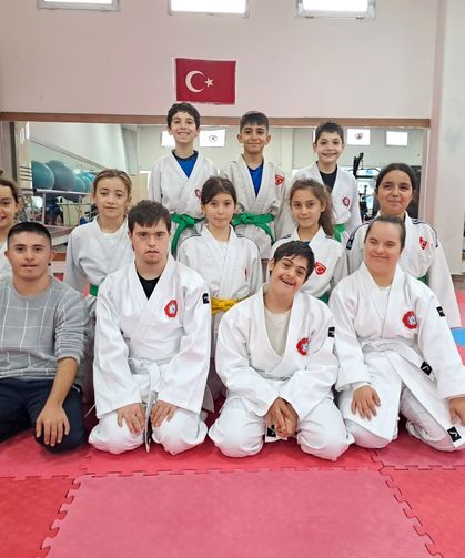 Yunusemre'de down sendromlu bireylere yönelik judo kursları başladı