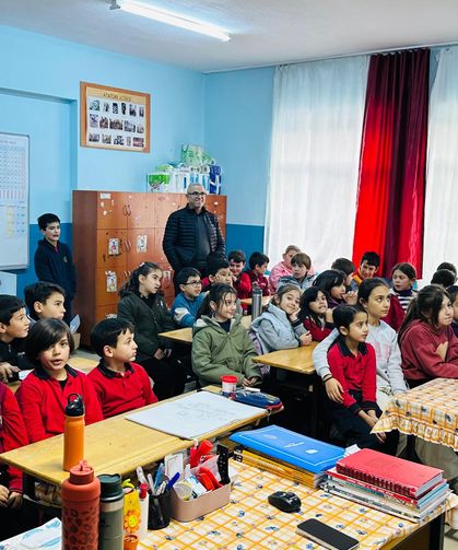 Tırazlar Hüseyin Gümüşlü İlkokulu'nda yazar-öğrenci buluşması