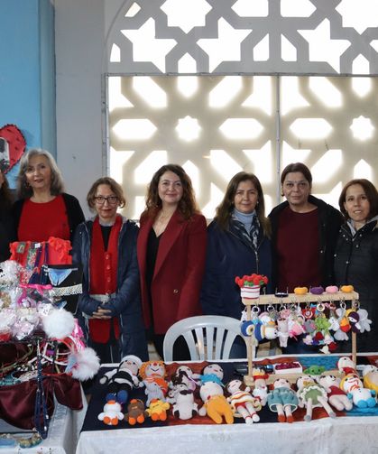 YUNUSEMRE’DE 14 ŞUBAT TEMALI PAZAR KURULDU