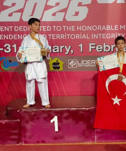 Manisalı karateciler Bakü’de madalyaları kaptı