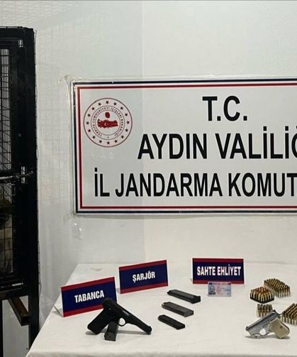 Kuşadası'nda ruhsatsız silah ve maymun ele geçirildi