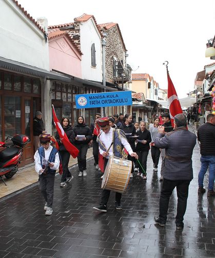 Minik davulcular mahalleleri şenlendirdi