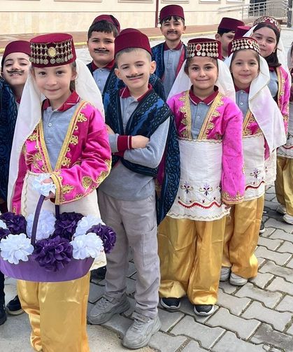 Küçük davulcular mahalleyi şenlendirdi