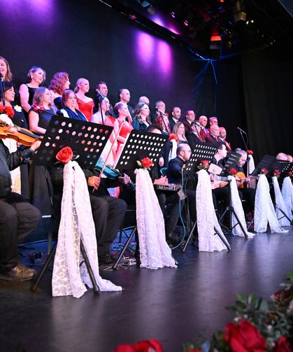 “Aşkın Ezgileri” Konserlerine Manisalılardan Yoğun İlgi