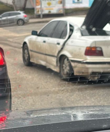 Kamyondaki demirler önündeki araca ok gibi saplandı, facia ucuz atlatıldı