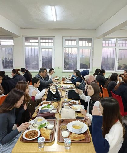 Kaymakam Dalak öğrencilerle aynı sofrada iftar açtı