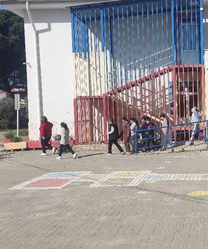 Deprem anında hayat kurtaran kuralları öğrendiler