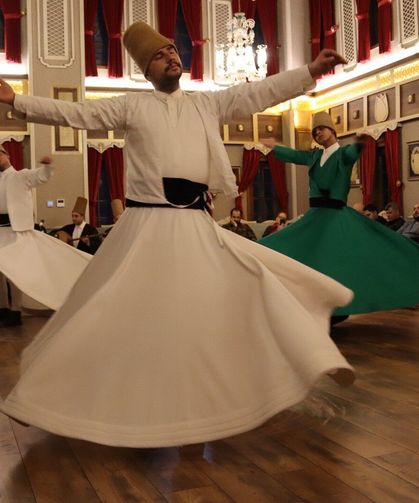 Mevlevi mukabelesi büyüledi