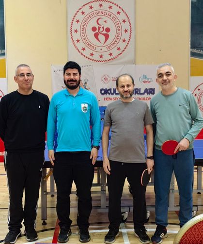 Masa tenisi turnuvasında birincilik Merkezefendi’nin