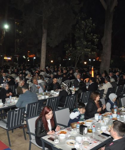 Salihli jandarma, şehit aileleri ve gazileri iftar sofrasında ağırladı