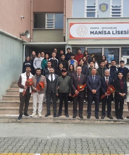 Şehit ve gazi yakinlari Manisa Lisesinde bir araya geldi