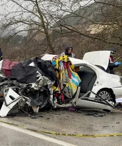 Kahreden kaza! İki otomobil çarpıştı: Evlilik hazırlığındaki çift hayatını kaybetti