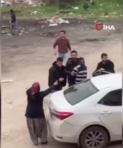 Sakarya’da hareketli dakikalar: Firariyi vermemek için polise direndiler