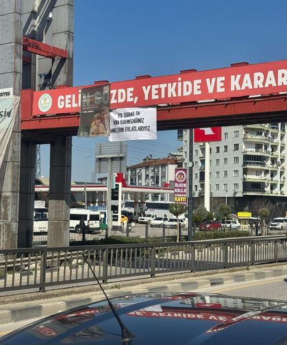 Manisa’da 28 Şubat Mesajlı Pankartı Gençlik Kolları Astı