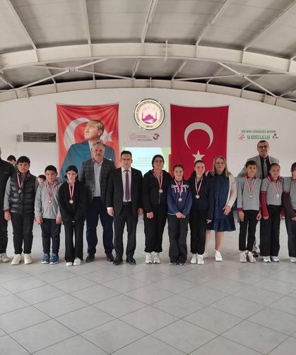 Dereceye giren öğrenciler ödüllerine kavuştu