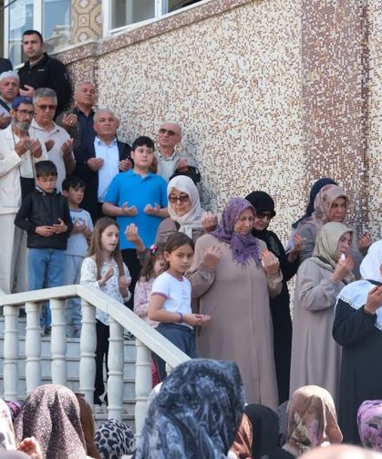 Hacı adayları dualarla kutsal topraklara uğurlandı
