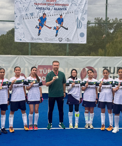 Manisa'nın kızları turnuvadan şampiyon ayrıldı